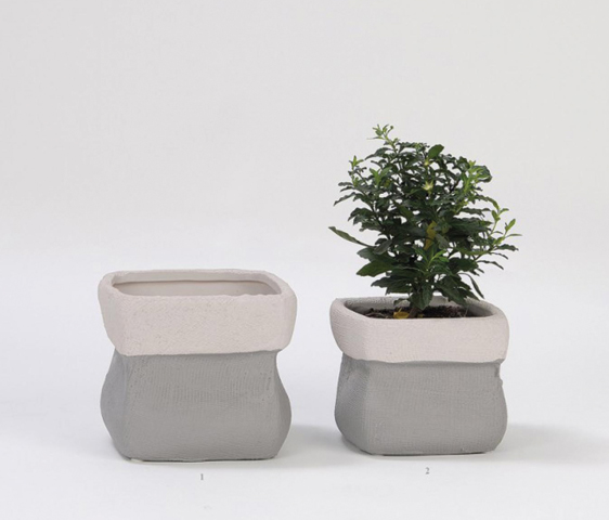 Vaso quadrato in ceramica grigio con risvolto beige 